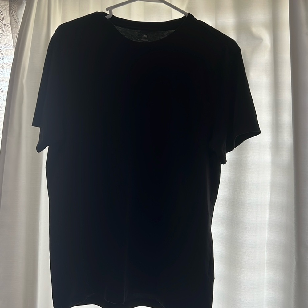 Plain  H&M black short-sleeve shirt